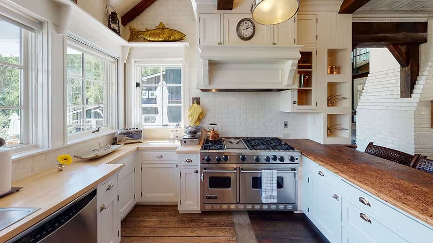 Real estate interior photograph
