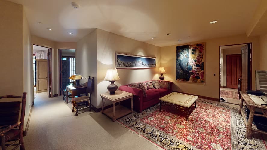 Real estate interior photograph