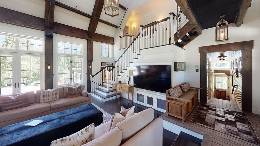 Real estate interior photograph